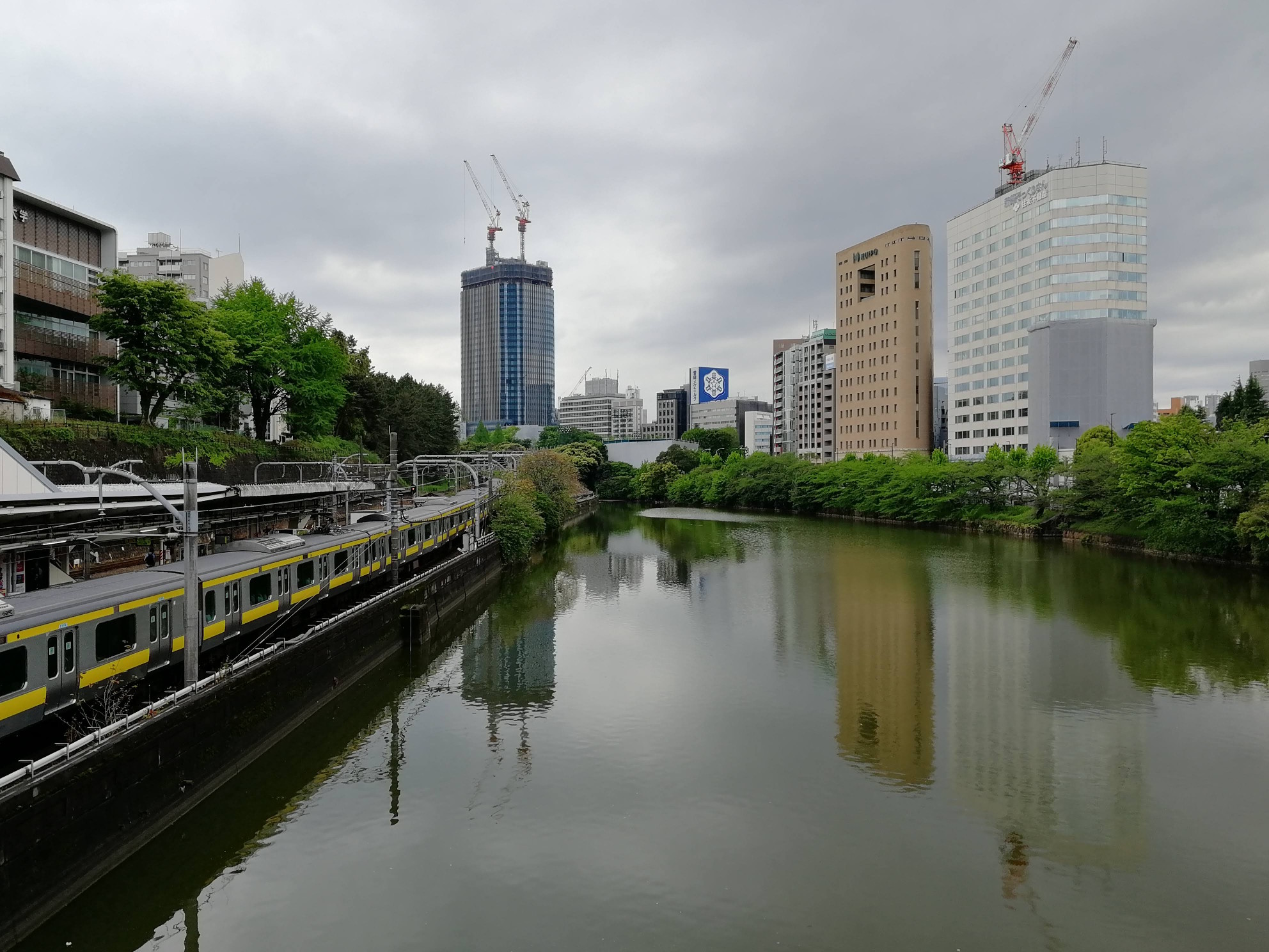 “市ヶ谷の外堀”